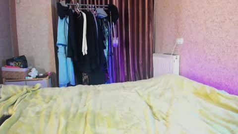 bella sims online show from 14, 4, 2026