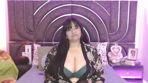 Snapshot of bella_taylor_a chatting on 5, 11, 2025 Bella Taylore online show from 5, 11, 2025
