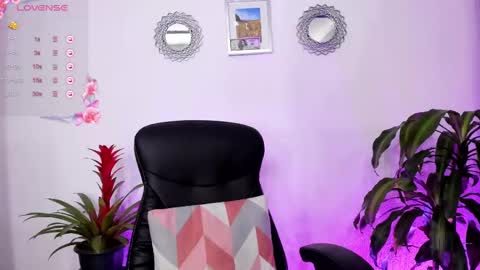 Bella online show from 4, 3, 2025