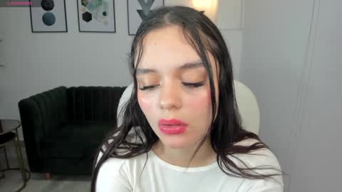  Bella Hadid  online show from 4, 1, 2025