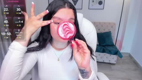  Bella Hadid  online show from 5, 2, 2025