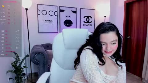  Bella Hadid  online show from 25, 2, 2025
