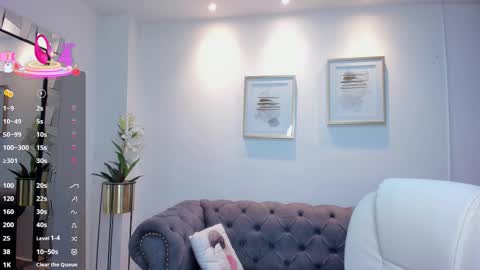 Bella Hadid  online show from 28, 9, 2025