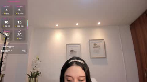  Bella Hadid  online show from 5, 10, 2025