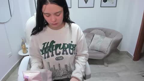  Bella Hadid  online show from 17, 10, 2025