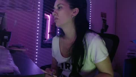 Snapshot of bellabbys8 chatting on 14, 11, 2025 bellabbys8 online show from 14, 11, 2025