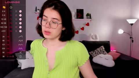 Snapshot of bellacaress chatting on 11, 9, 2025 hello guys im Bella online show from 11, 9, 2025