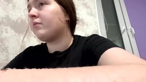 Snapshot of bellahadid8 chatting on 17, 12, 2025 Charming Hamster online show from 17, 12, 2025