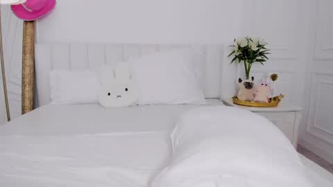 Bella online show from 9, 4, 2026