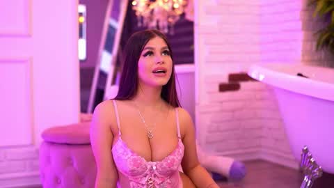 Snapshot of bellanoirre chatting on 12, 9, 2025 Bella online show from 12, 9, 2025