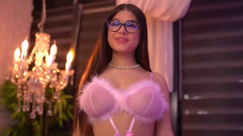 Snapshot of bellanoirre chatting on 13, 10, 2025 Bella online show from 13, 10, 2025