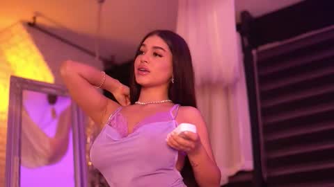 Snapshot of bellanoirre chatting on 21, 12, 2025 Bella online show from 21, 12, 2025