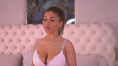 Snapshot of bellanoirre chatting on 31, 3, 2026 Bella online show from 31, 3, 2026