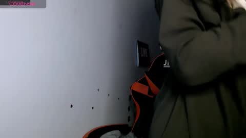 Snapshot of bellaqueen0701 chatting on 15, 12, 2025 bellaqueen0701 online show from 15, 12, 2025