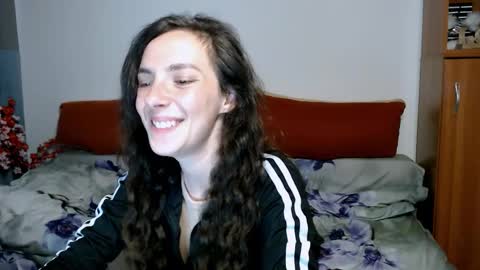 Snapshot of bellaqueen0701 chatting on 21, 12, 2025 bellaqueen0701 online show from 21, 12, 2025