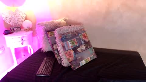 bellarooux online show from 7, 4, 2026