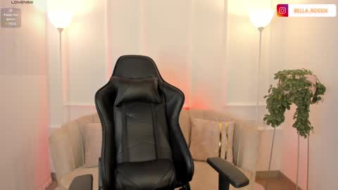 Snapshot of bellarossii chatting on 6, 2, 2025 CALL ME BELLA online show from 6, 2, 2025