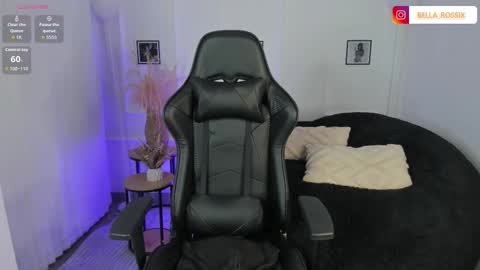 Snapshot of bellarossii chatting on 12, 11, 2025 CALL ME BELLA online show from 12, 11, 2025