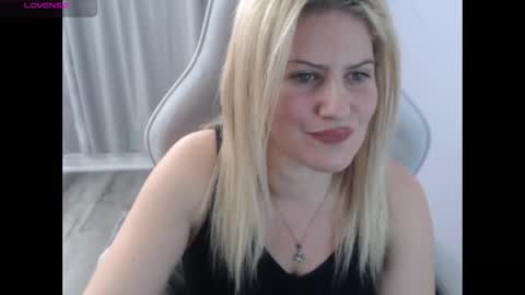 Snapshot of bellastar84 chatting on 24, 10, 2025 Starr40 online show from 24, 10, 2025