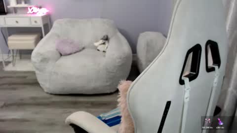 Snapshot of bellastar84 chatting on 17, 12, 2025 Starr40 online show from 17, 12, 2025