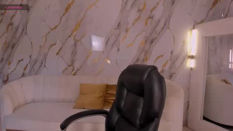 Snapshot of bellathompsonx_ chatting on 2, 3, 2026 Bella online show from 2, 3, 2026