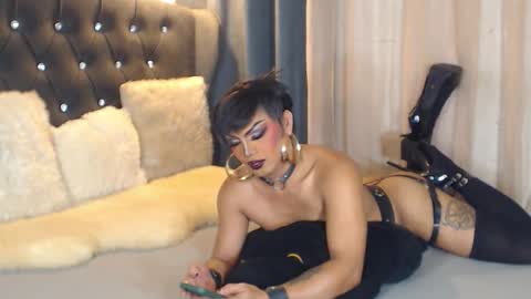 Snapshot of bellatrixxhuckerts chatting on 4, 10, 2025 B E L L A T R I X online show from 4, 10, 2025