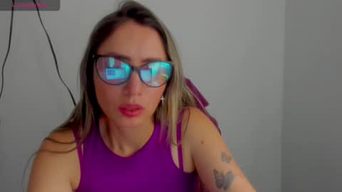 Bella T. online show from 9, 4, 2026