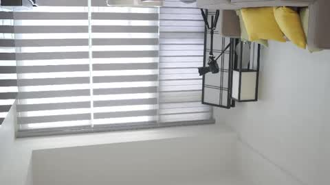 Belle Adrienne  IG  online show from 17, 4, 2026