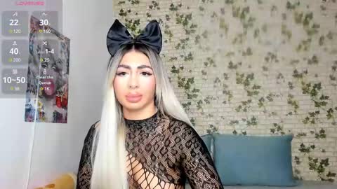Snapshot of belle_hallle chatting on 6, 1, 2025 LucyJelly online show from 6, 1, 2025
