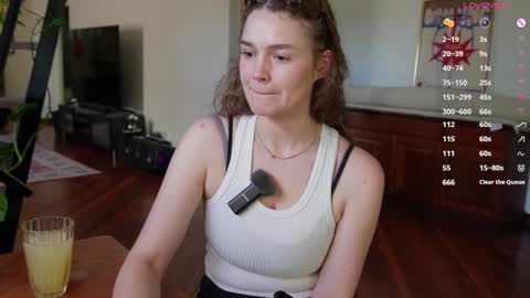 Snapshot of bellebabyboo chatting on 15, 10, 2025 BELLE online show from 15, 10, 2025