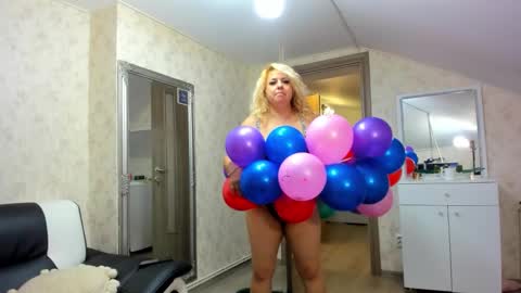 Snapshot of belleinna chatting on 6, 11, 2025 Vivi online show from 6, 11, 2025