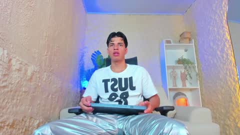 Snapshot of benjamin_more chatting on 29, 1, 2025 BENJAMIN online show from 29, 1, 2025