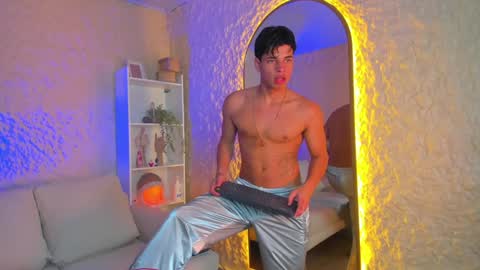 Snapshot of benjamin_more chatting on 29, 1, 2025 BENJAMIN online show from 29, 1, 2025