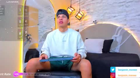 Snapshot of benjamin_more chatting on 26, 10, 2025 BENJAMIN online show from 26, 10, 2025