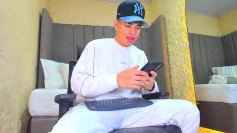 Snapshot of benjamin_more chatting on 16, 11, 2025 BENJAMIN online show from 16, 11, 2025