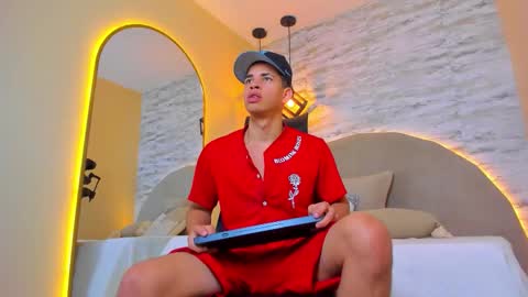 Snapshot of benjamin_more chatting on 18, 11, 2025 BENJAMIN online show from 18, 11, 2025