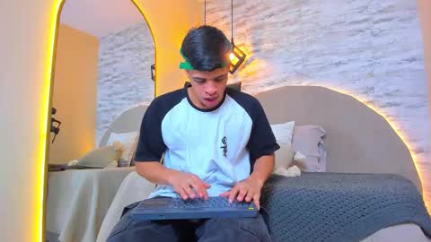 Snapshot of benjamin_more chatting on 20, 11, 2025 BENJAMIN online show from 20, 11, 2025