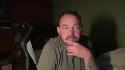 Snapshot of benochau chatting on 28, 4, 2026 benochau online show from 28, 4, 2026