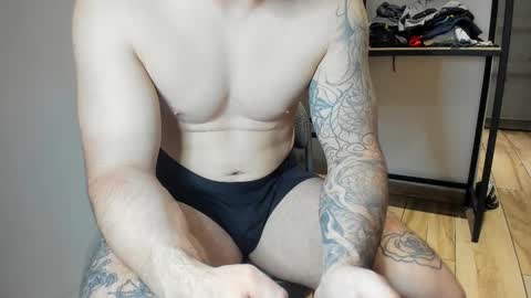 Snapshot of benthebodybuilder chatting on 17, 10, 2025 Ben Braxton online show from 17, 10, 2025