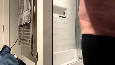 Snapshot of benz10001 chatting on 13, 10, 2025 benz10001 online show from 13, 10, 2025