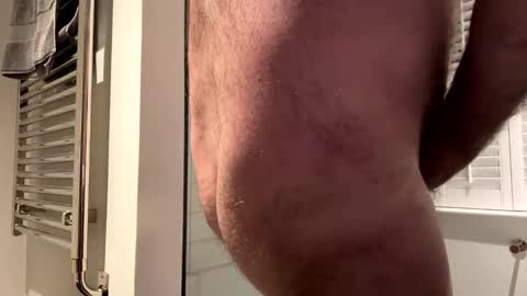 Snapshot of benz10001 chatting on 7, 11, 2025 benz10001 online show from 7, 11, 2025