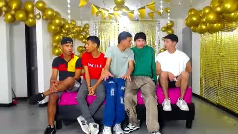 Snapshot of benz_boys chatting on 11, 1, 2025 benz boys online show from 11, 1, 2025