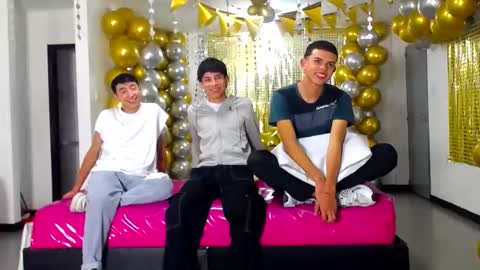 Snapshot of benz_boys chatting on 14, 1, 2025 benz boys online show from 14, 1, 2025