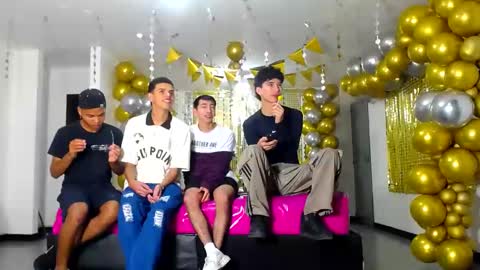 Snapshot of benz_boys chatting on 17, 1, 2025 benz boys online show from 17, 1, 2025