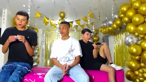 Snapshot of benz_boys chatting on 18, 1, 2025 benz boys online show from 18, 1, 2025