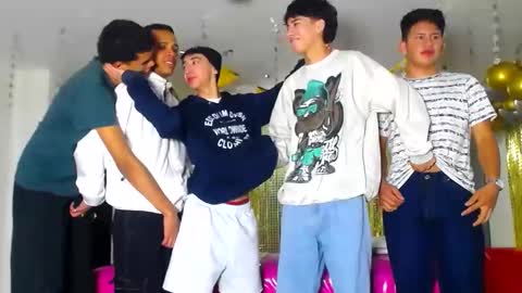 Snapshot of benz_boys chatting on 27, 1, 2025 benz boys online show from 27, 1, 2025