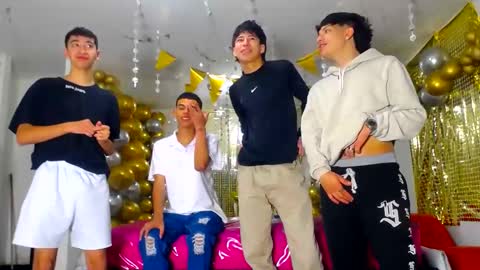 Snapshot of benz_boys chatting on 5, 2, 2025 benz boys online show from 5, 2, 2025