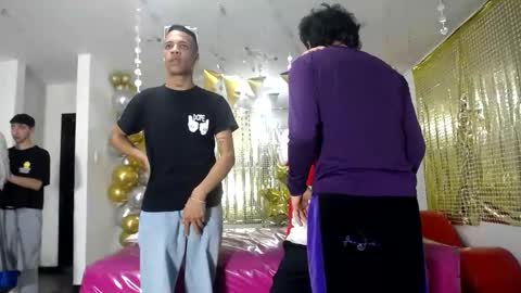 Snapshot of benz_boys chatting on 6, 2, 2025 benz boys online show from 6, 2, 2025