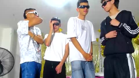 Snapshot of benz_boys chatting on 16, 2, 2025 benz boys online show from 16, 2, 2025