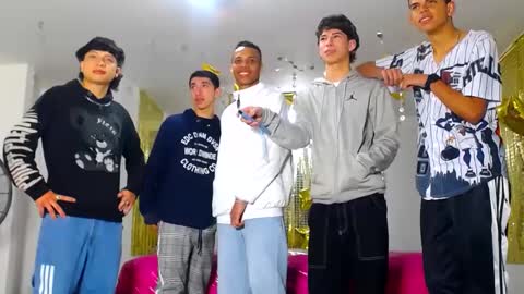 Snapshot of benz_boys chatting on 19, 2, 2025 benz boys online show from 19, 2, 2025